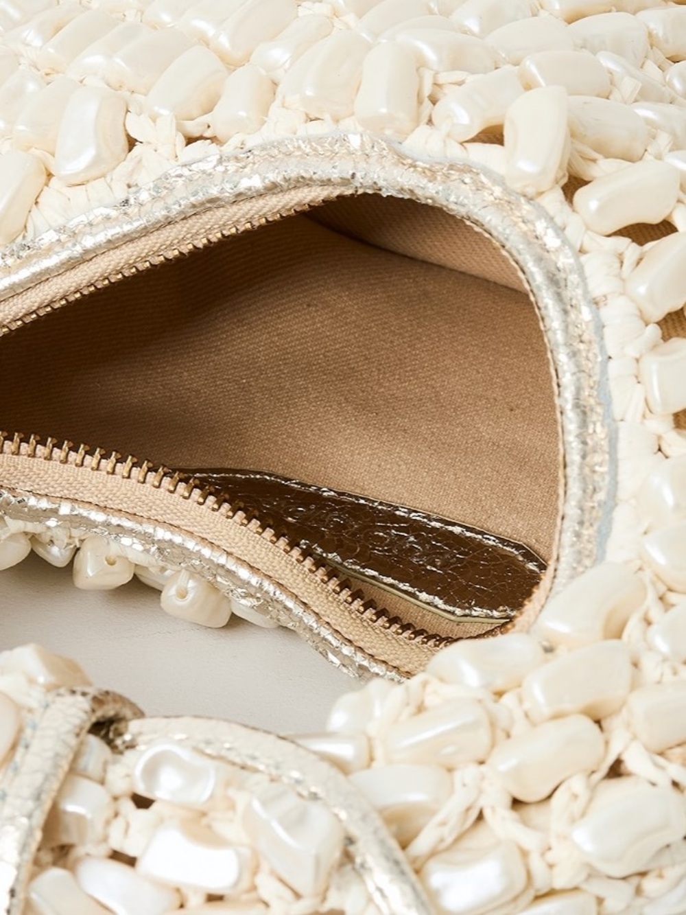 POOLSIDE
Josie Pearl Bag Reef crochet with silver accents #beaded #pearl

Lengt - Picture 6 of 6